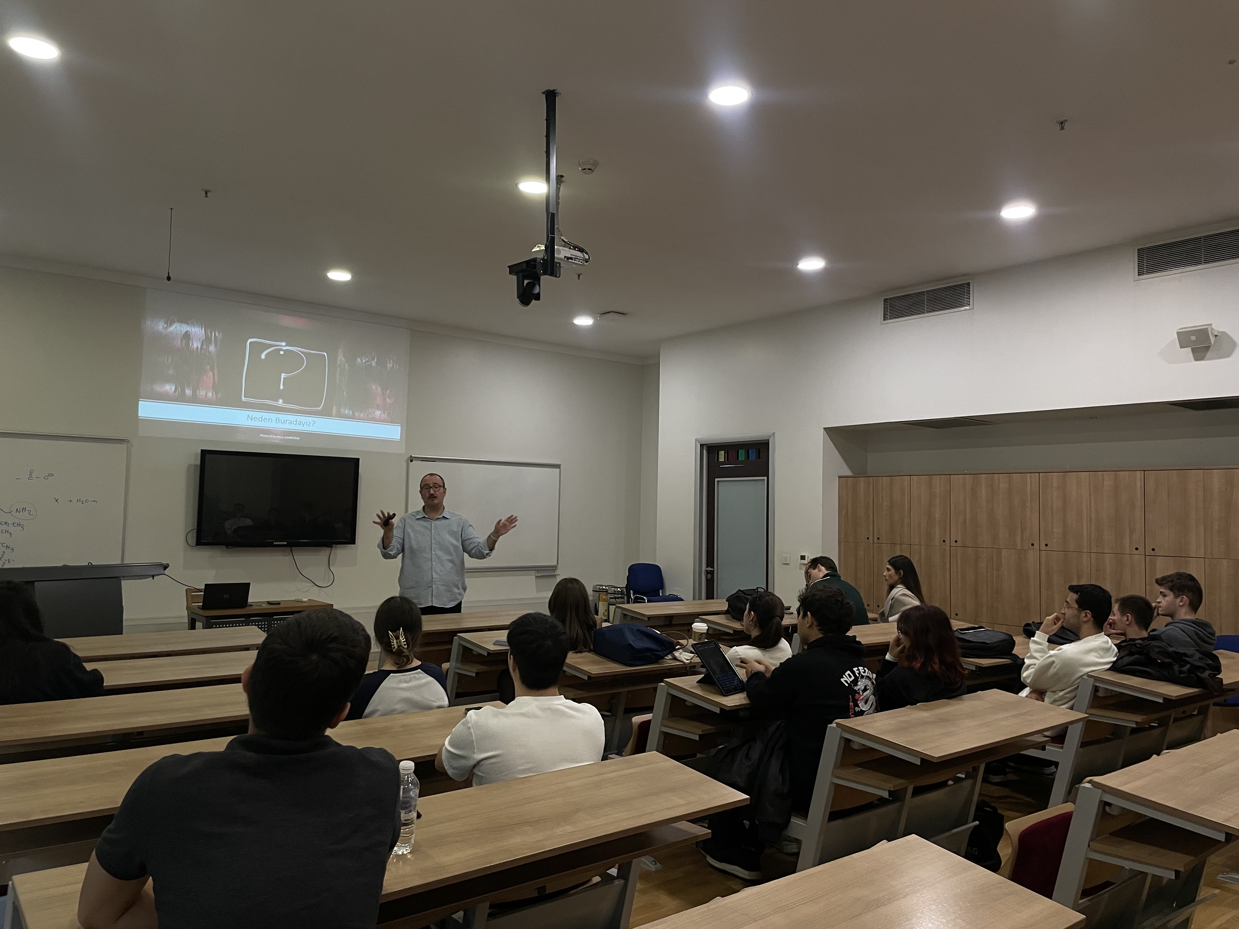 Kadir Has Üniversitesi Kariyer Ofisi olarak, öğrencilerimize yönelik “CV Hazırlamanın Teknikleri ve Püf Noktaları” konulu bir seminer gerçekleştirdik. Etkinlik, 22 Ekim 2025 tarihinde D Blok 104 numaralı salonda saat 16.00’da yapıldı. Seminerde, etkili bir özgeçmiş hazırlamanın ipuçları ve dikkat edilmesi gereken noktalar paylaşıldı.