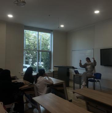 1 Ekim 2025 tarihinde Kariyer Ofisi olarak D 104 sınıfında birinci sınıf ve hazırlık öğrencilerimizle bir araya gelerek kariyerin tanımı ve kariyer planlaması üzerine kapsamlı bir sohbet gerçekleştirdik. Etkinliğimizin dili İngilizce olarak yapıldı.
